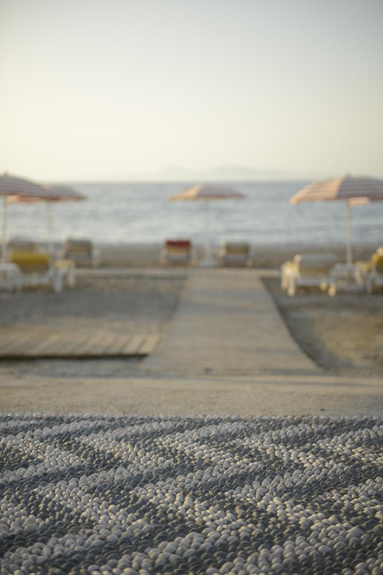Rodos Palace Hotel Ixia  Exterior photo A beach in Varvarovski